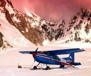 puzzel Cessna 185 in de sneeuw